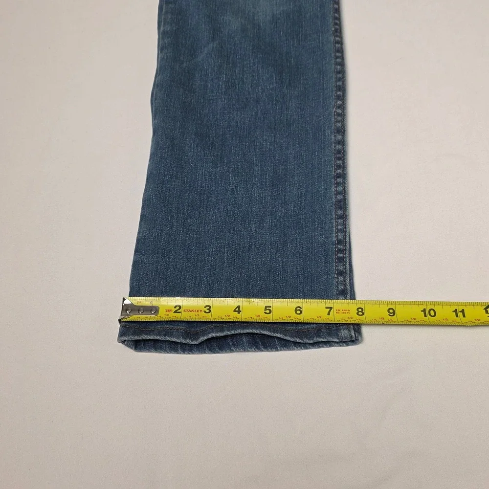 Wrangler Jeans Mens Straight Fit 31x30 Blue Medium Wash Denim 5-Pocket Classic‎